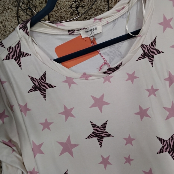 3901 Size Medium Umgee Star Print Short Sleeve Tunic - Pink & Black Stars NWT - Picture 4 of 8